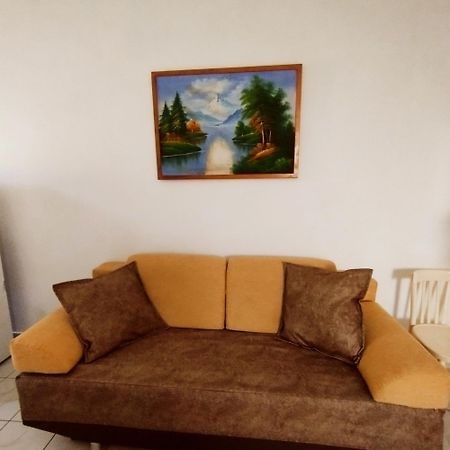 Mejdi Apartments Sarandë 部屋 写真