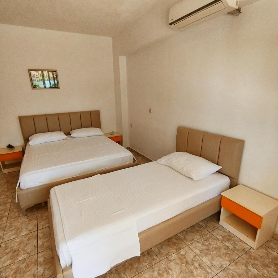 Mejdi Apartments Sarandë エクステリア 写真