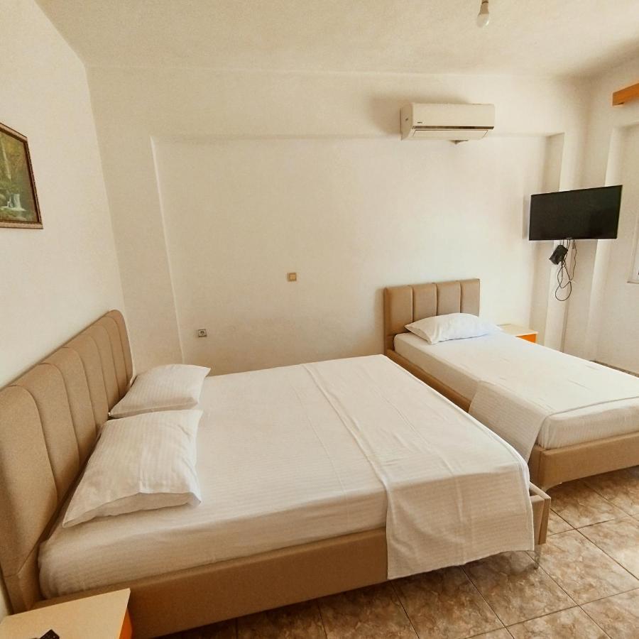 Mejdi Apartments Sarandë エクステリア 写真