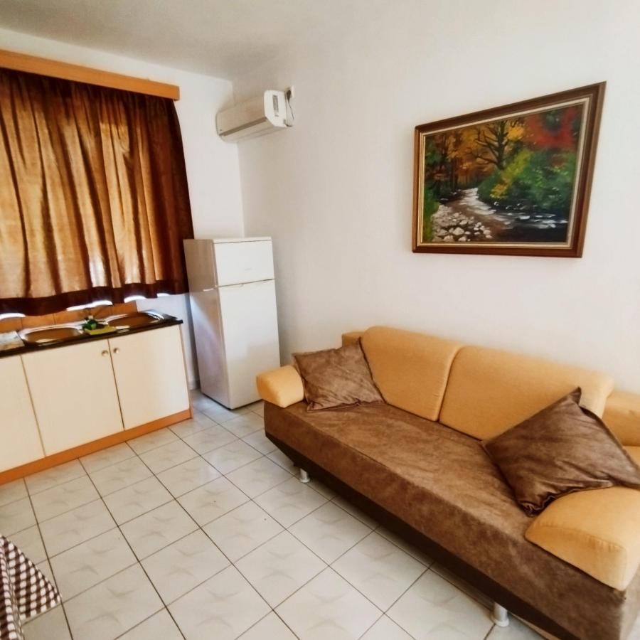 Mejdi Apartments Sarandë エクステリア 写真