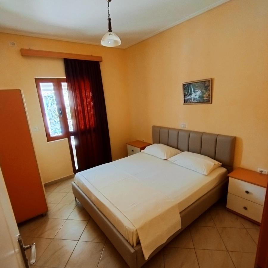 Mejdi Apartments Sarandë エクステリア 写真