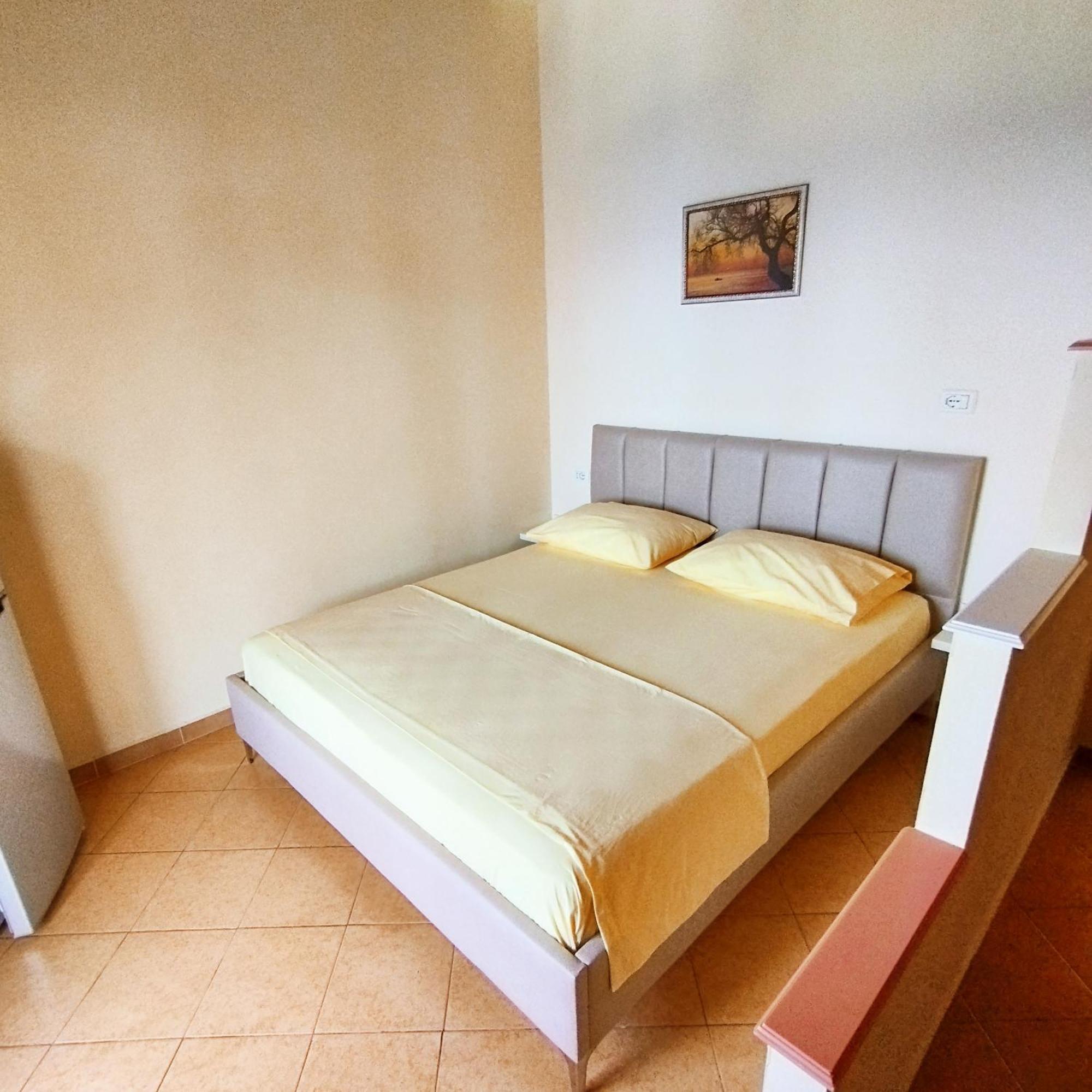 Mejdi Apartments Sarandë 部屋 写真