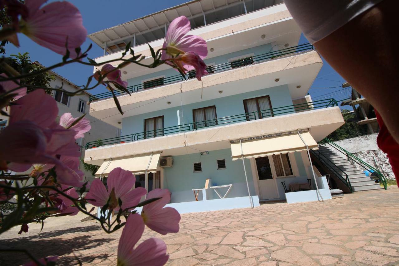 Mejdi Apartments Sarandë エクステリア 写真